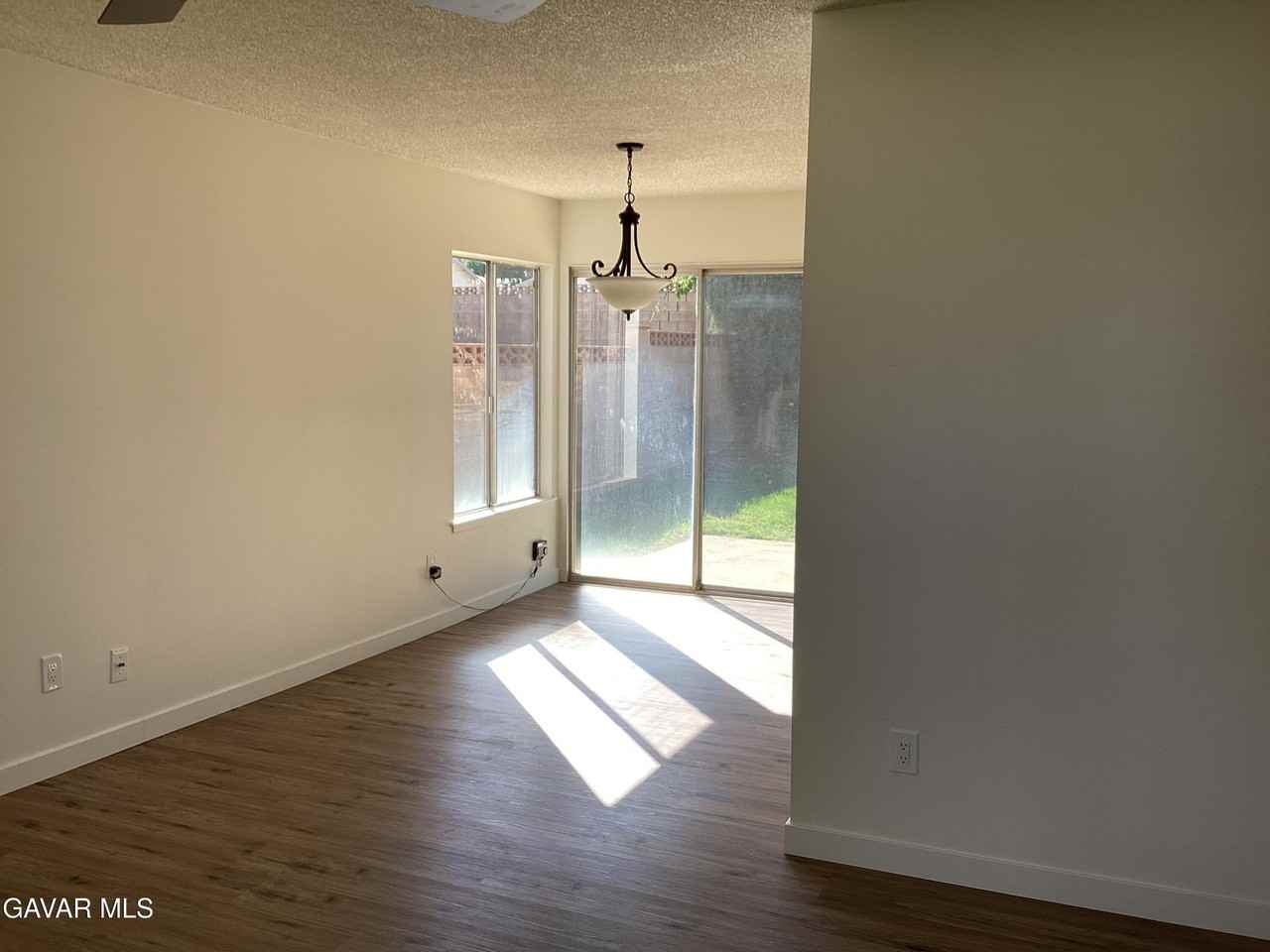 2206 W Avenue K14 - Photo 4 of 12