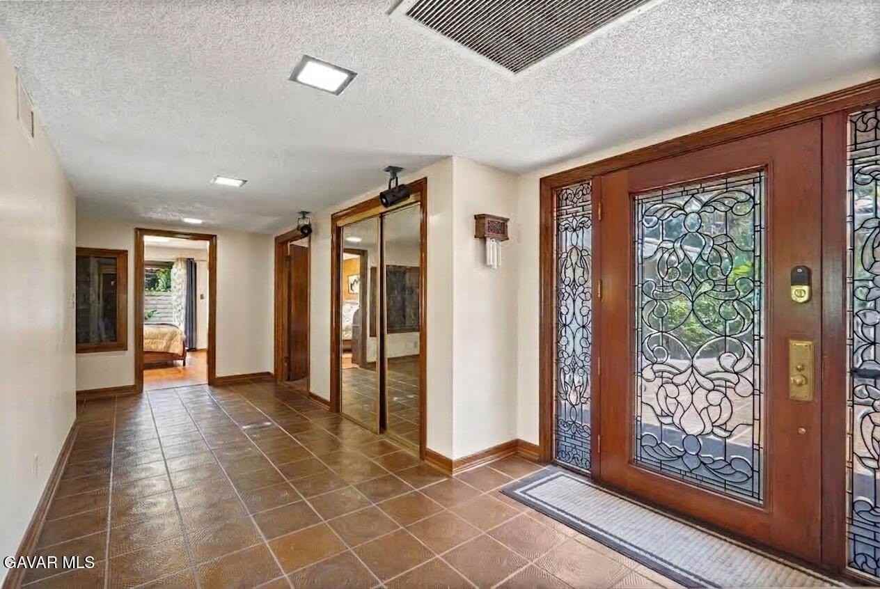 10307 Donna Ave - Photo 2 of 44