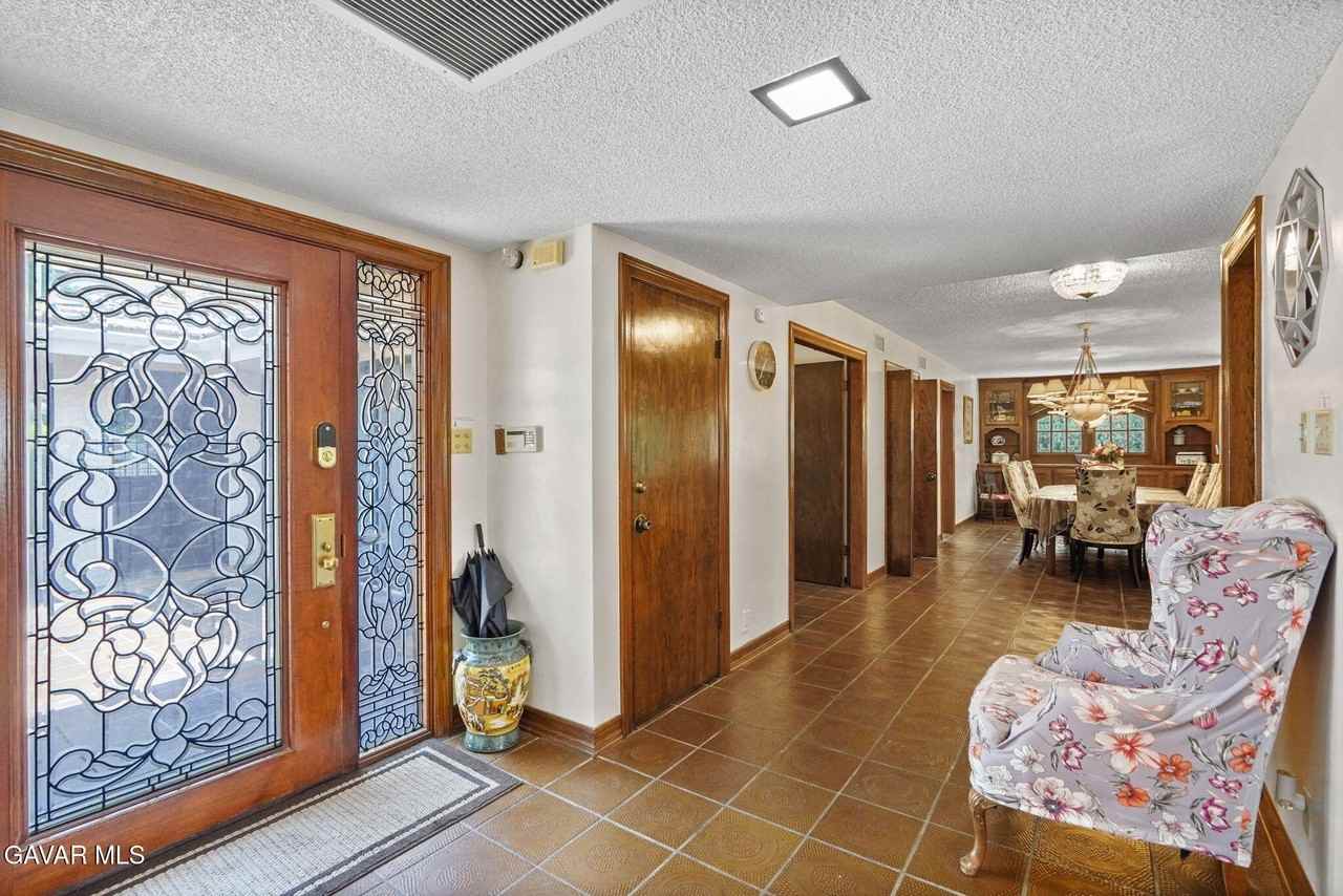 10307 Donna Ave - Photo 3 of 44