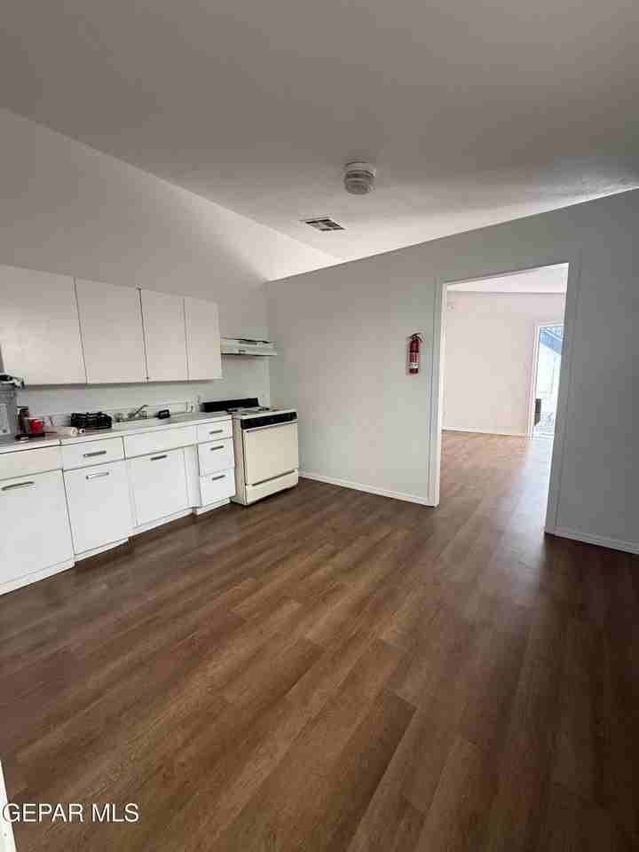 1526 E Yandell Dr #B - Photo 2 of 8