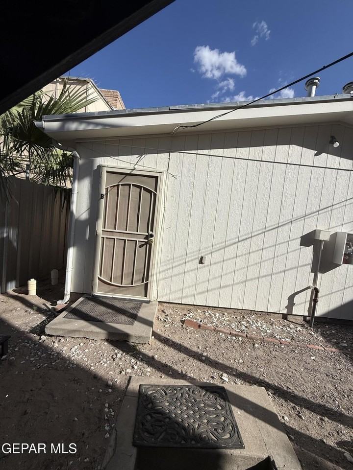 1526 E Yandell Dr #B - Photo 7 of 8