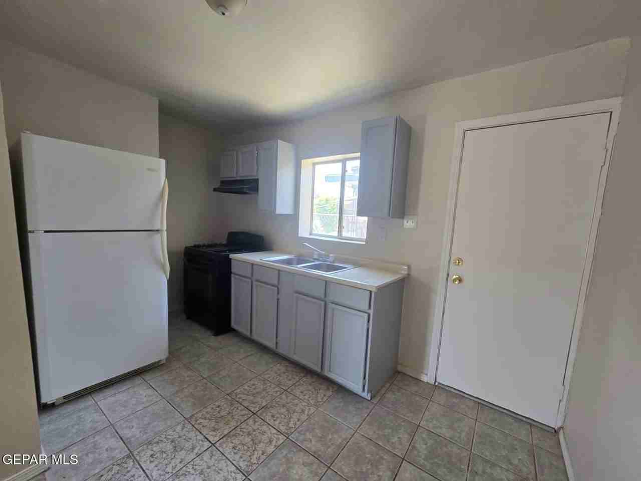 3923 Laredo Ave #C - Photo 4 of 7