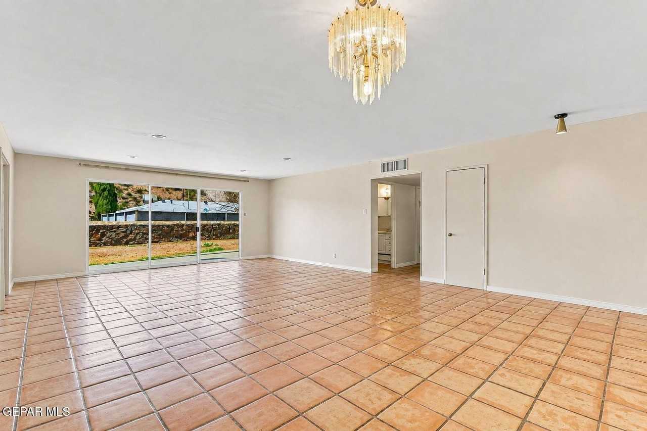 4233 Hampshire Ln - Photo 4 of 48