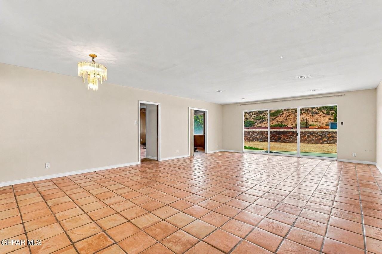 4233 Hampshire Ln - Photo 6 of 48
