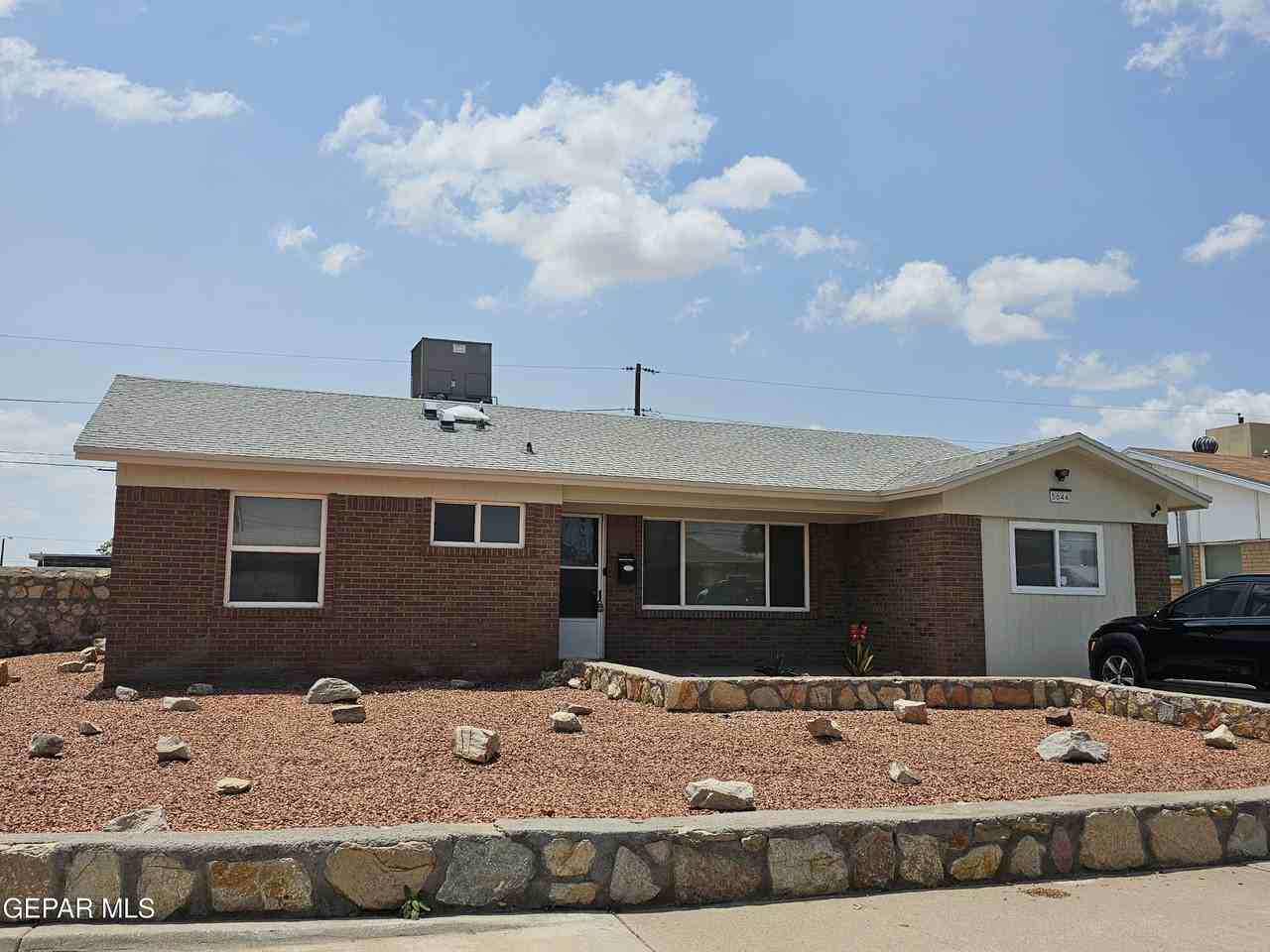5644 Prince Edward Ave - Photo 2 of 35