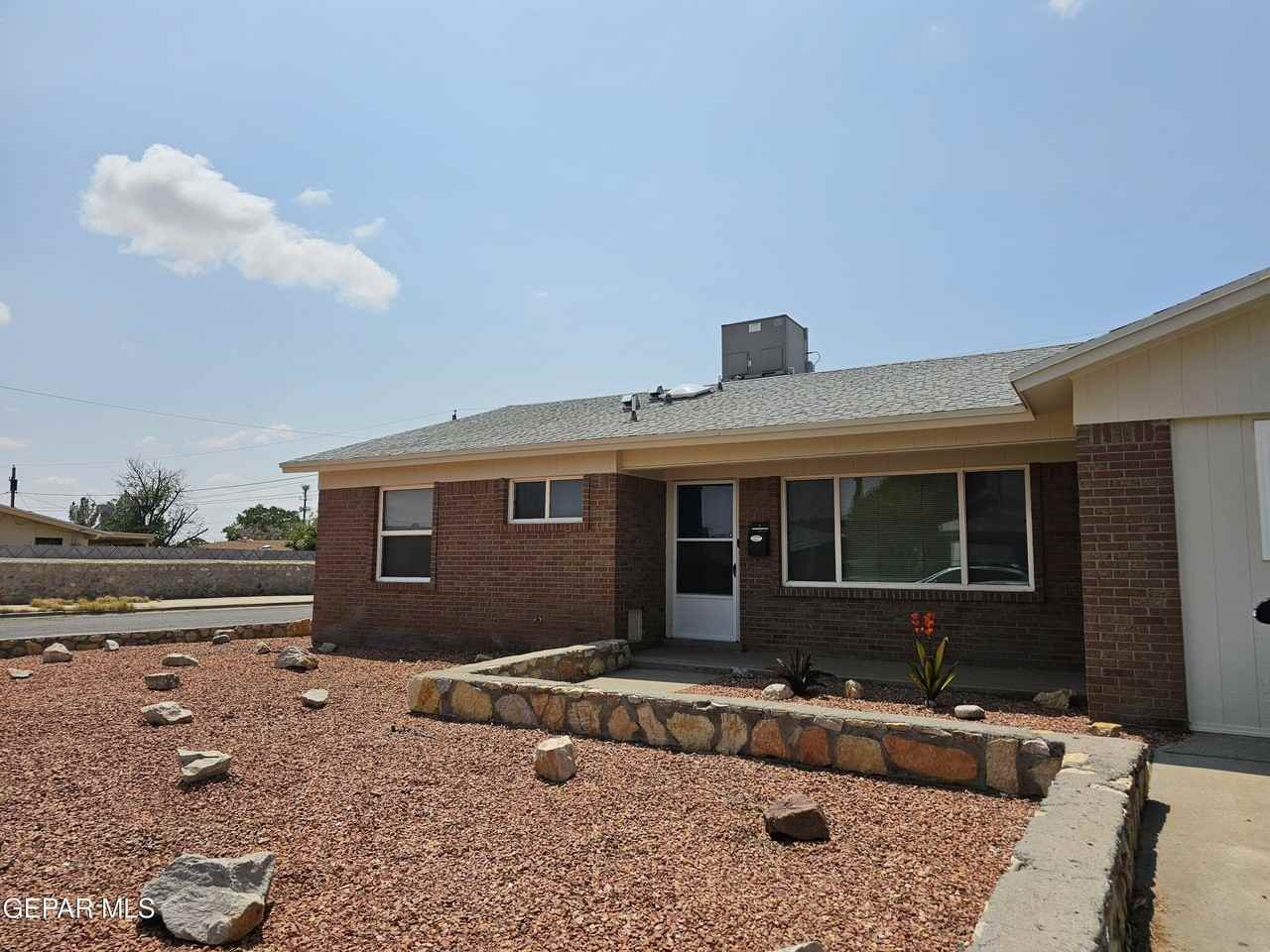 5644 Prince Edward Ave - Photo 3 of 35