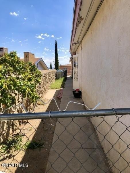 2709 Frankfort Ave #B - Photo 2 of 11