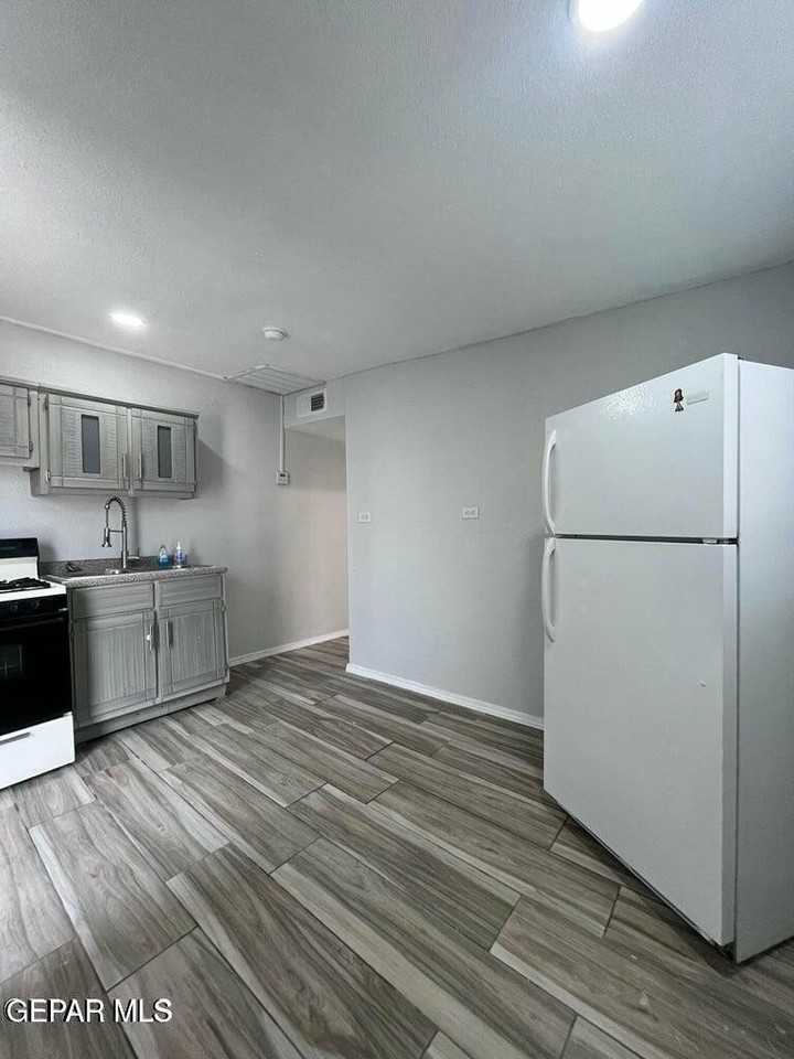10216 Celedon Cir #B - Photo 5 of 24