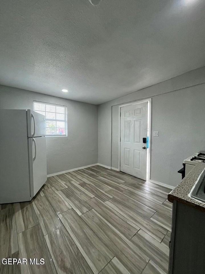 10216 Celedon Cir #B - Photo 6 of 24