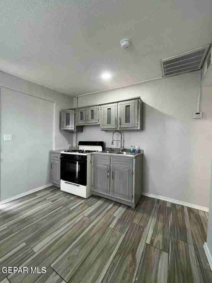 10216 Celedon Cir #B - Photo 7 of 24
