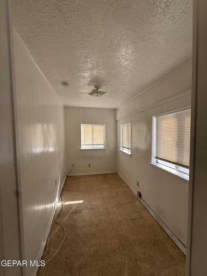 1526 E Yandell Dr #3 - Photo 4 of 6