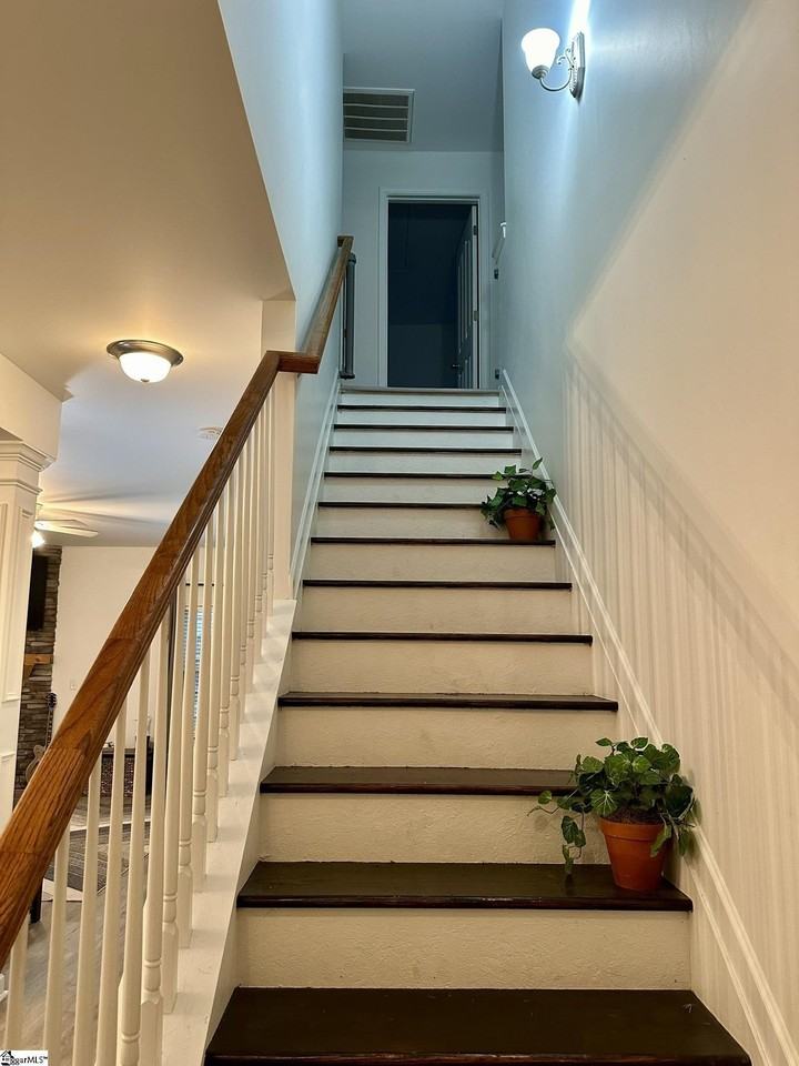 213 Werninger Ct - Photo 5 of 36