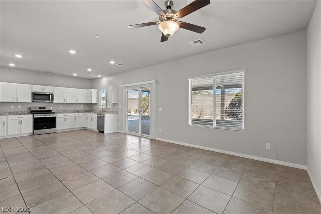 7910 Diamond Sky Ave - Photo 4 of 28