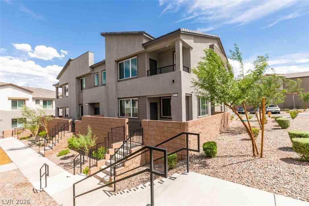 1035 Valeria Ridge Ln - Photo 2 of 39