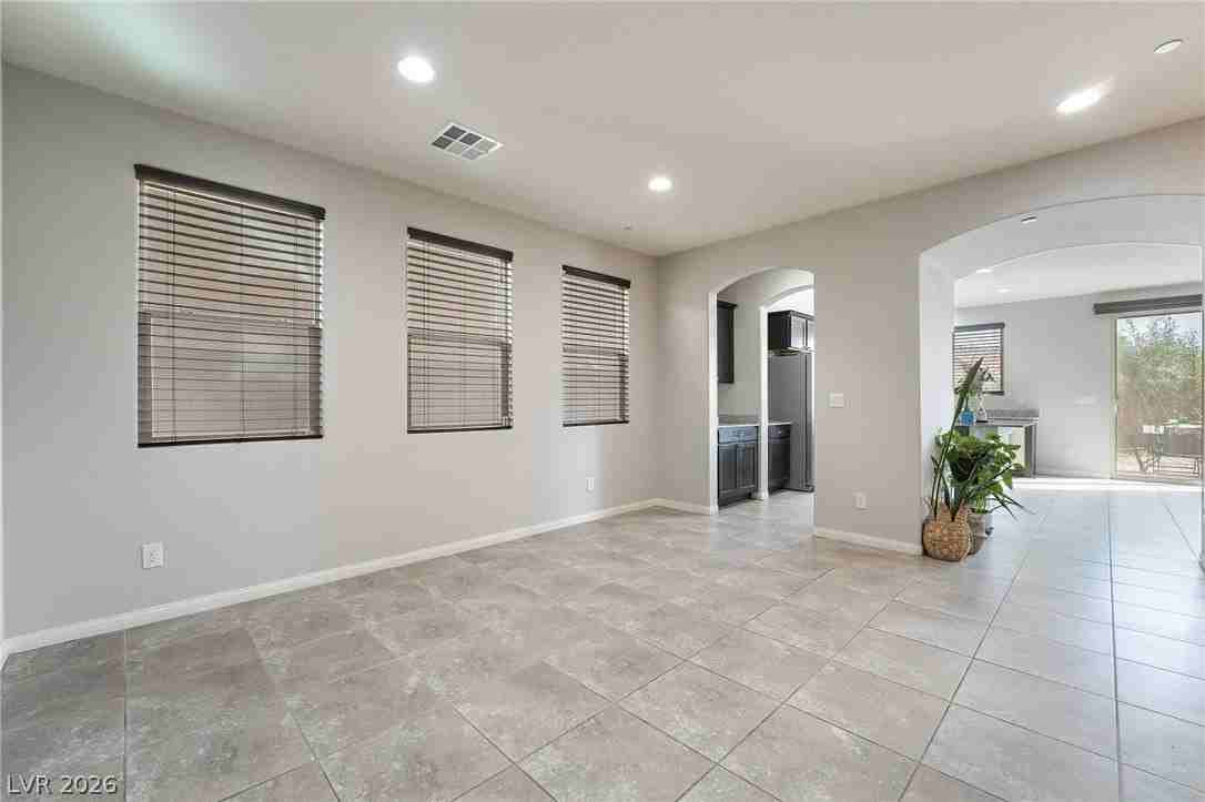 2332 Mundare Dr - Photo 4 of 39