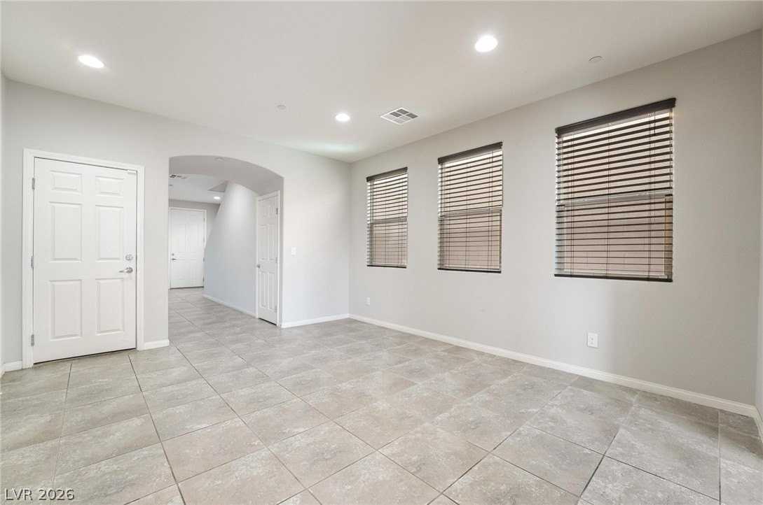 2332 Mundare Dr - Photo 5 of 39
