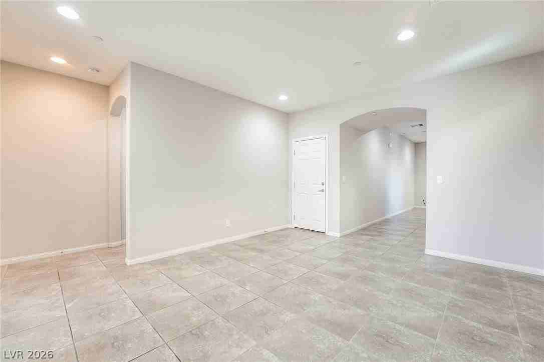 2332 Mundare Dr - Photo 6 of 39