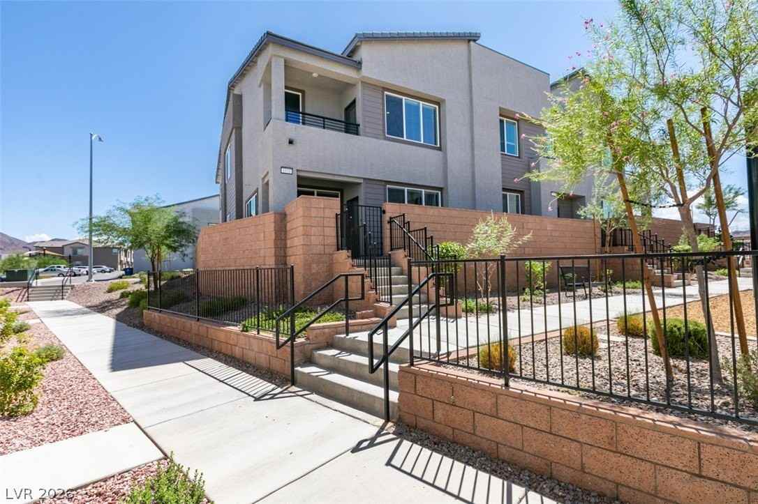1031 Valeria Ridge Ln - Photo 2 of 41