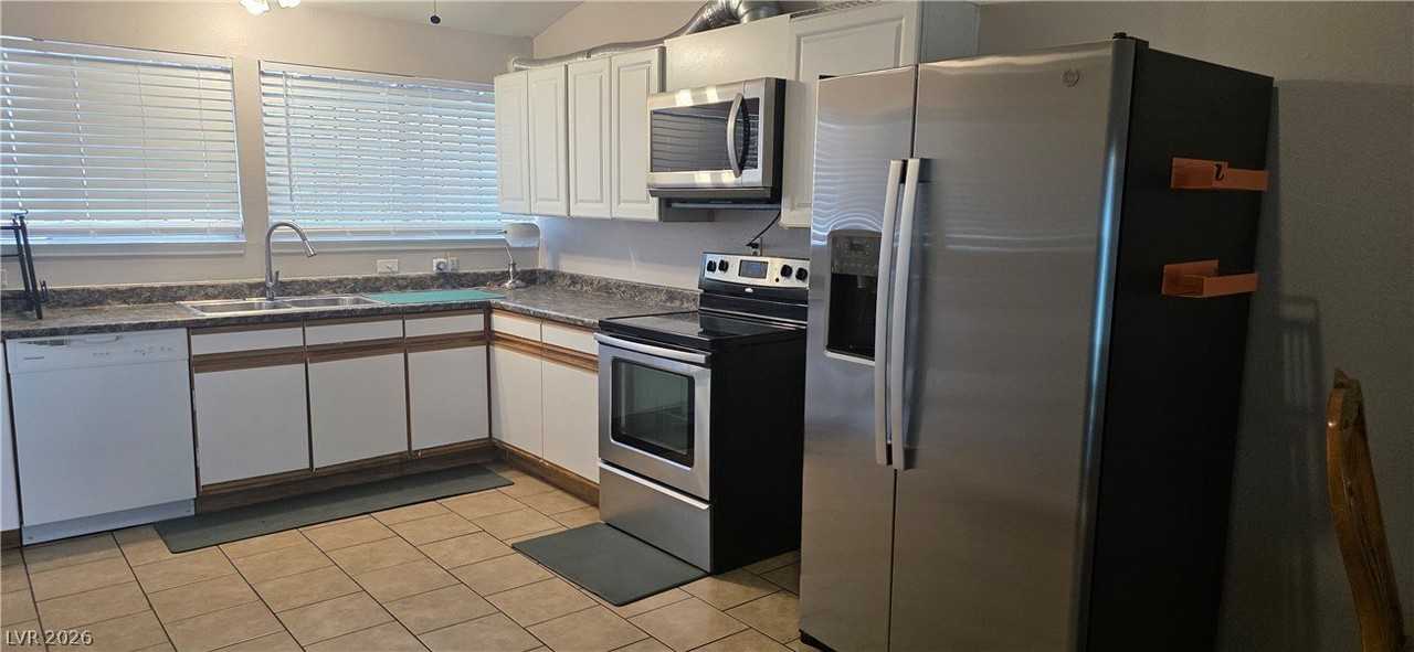 2297 E Desert Inn Rd #2 - Photo 7 of 13