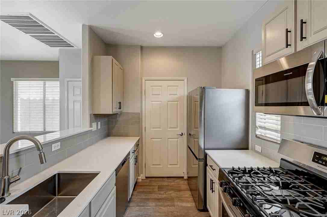1645 Travis Jason Ave - Photo 3 of 22