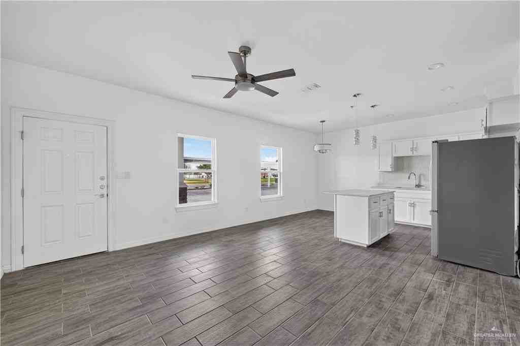 220 W VFW Avenue #2 - Photo 5 of 19
