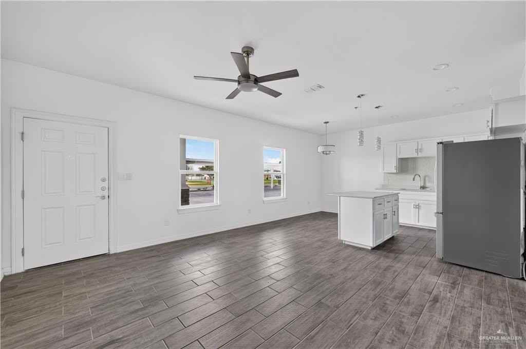 220 W VFW Avenue #4 - Photo 5 of 19