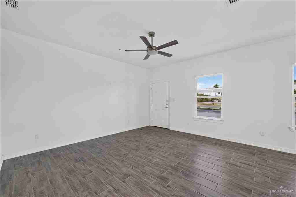 220 W VFW Avenue #7 - Photo 7 of 19
