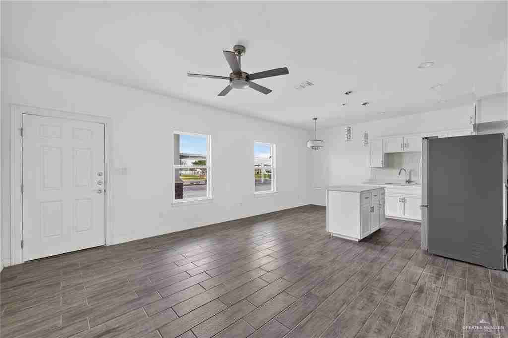 220 W VFW Avenue #8 - Photo 5 of 19