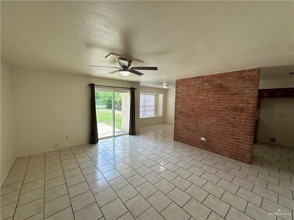 2916 N Cynthia St - Photo 3 of 15