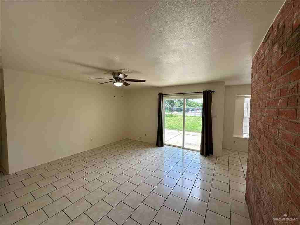 2916 N Cynthia St - Photo 4 of 15