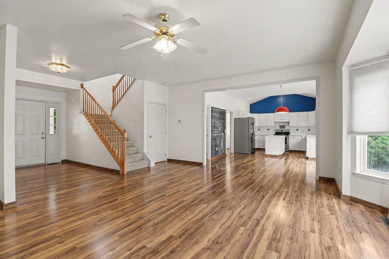 2457 Cliffside Ct - Photo 3 of 23
