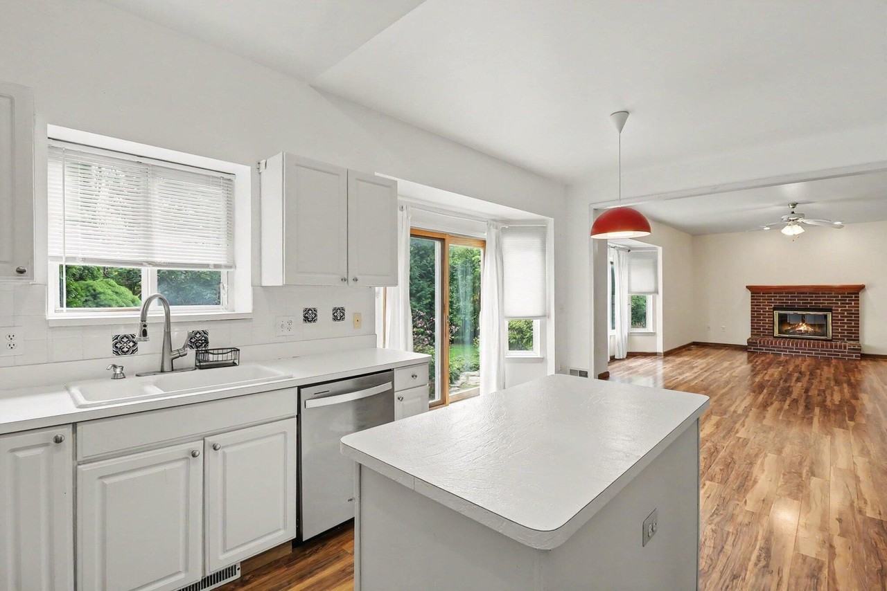 2457 Cliffside Ct - Photo 6 of 23