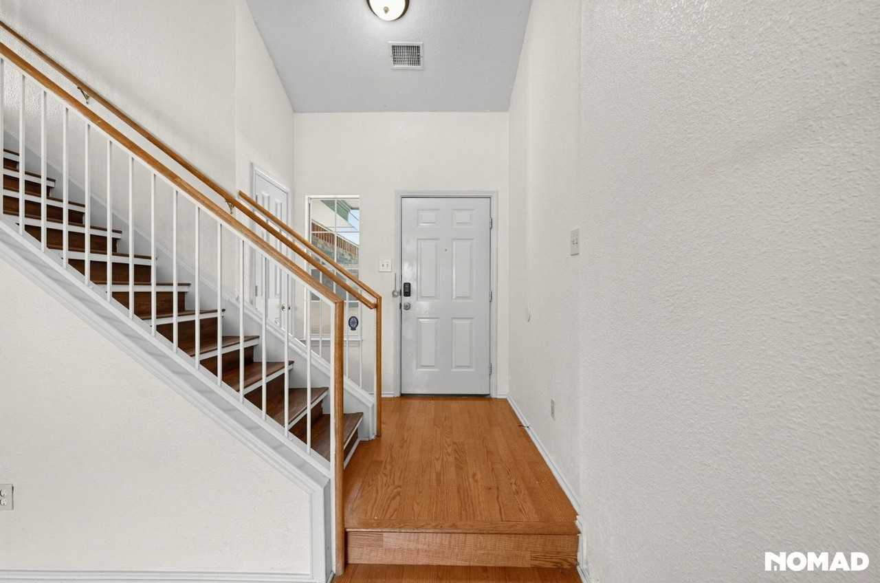 1712 Lady Grey Ave - Photo 6 of 37