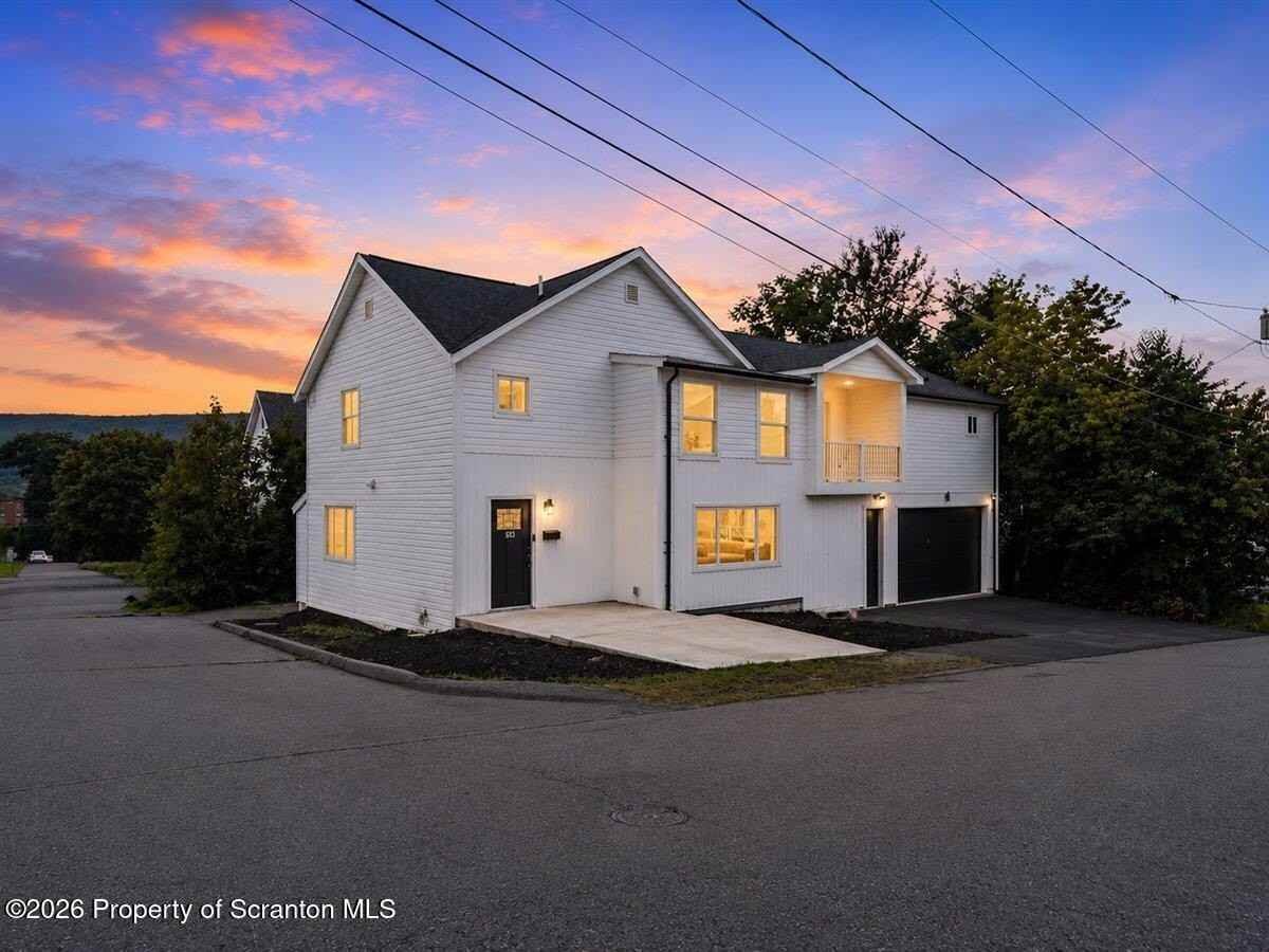 523 Meyers St - Photo 3 of 50