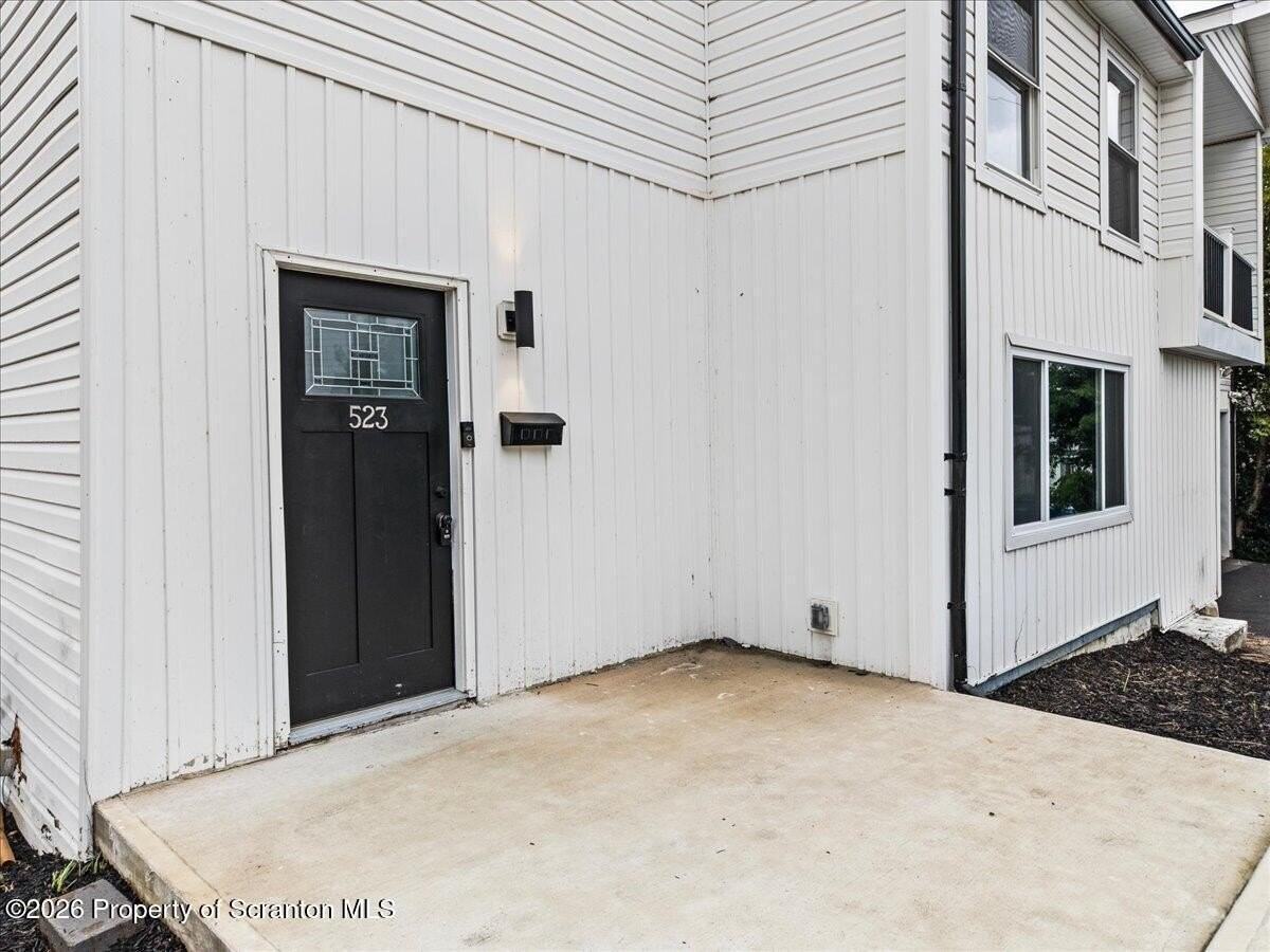 523 Meyers St - Photo 6 of 50