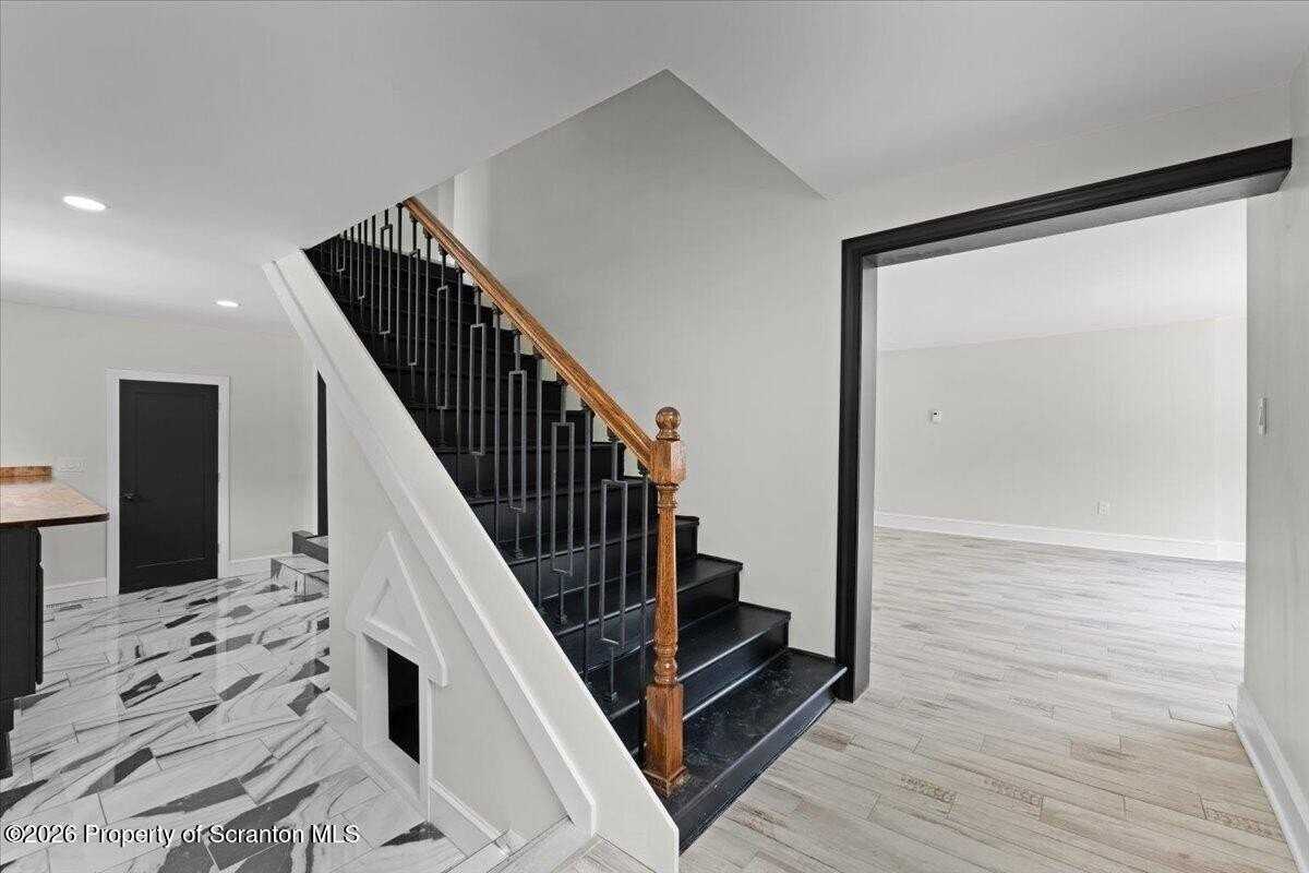 523 Meyers St - Photo 7 of 50