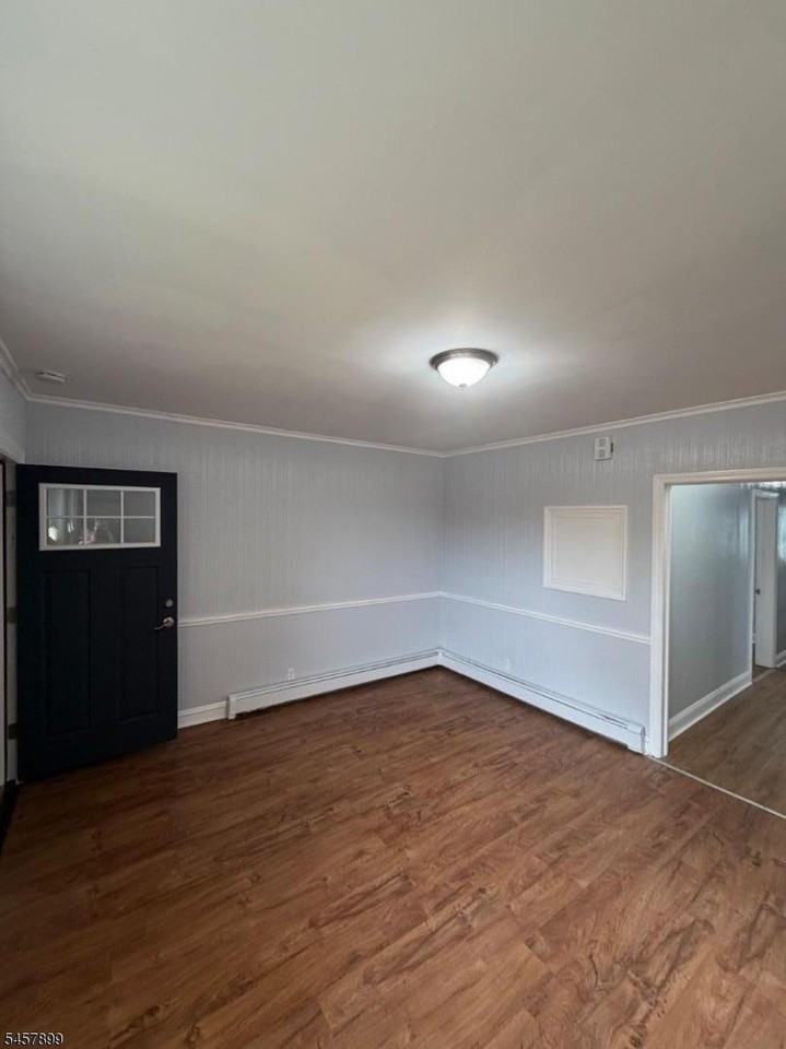 91 Lyons Ave - Photo 3 of 12