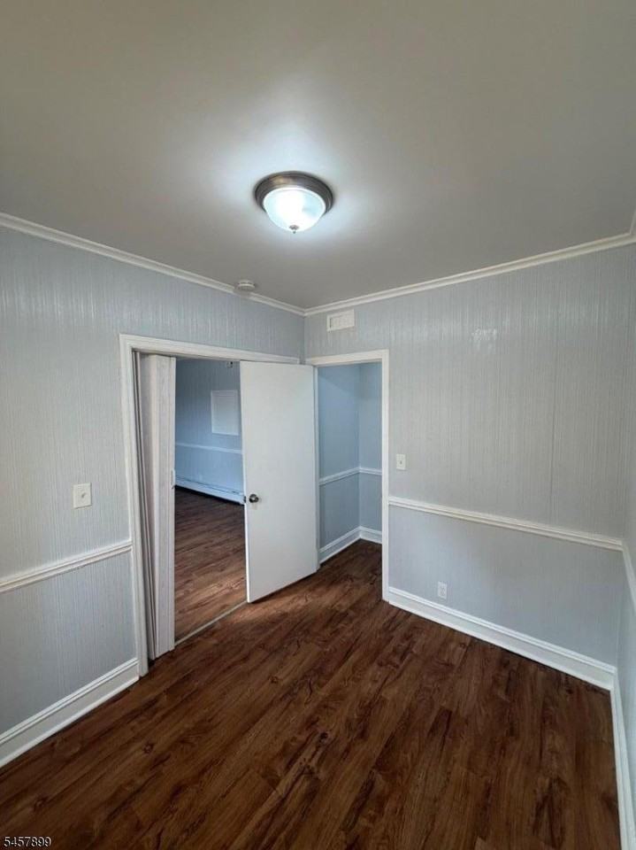 91 Lyons Ave - Photo 5 of 12