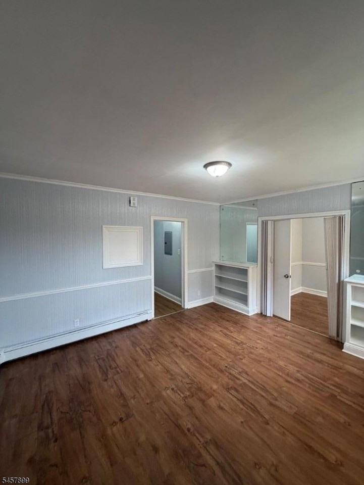 91 Lyons Ave - Photo 4 of 12