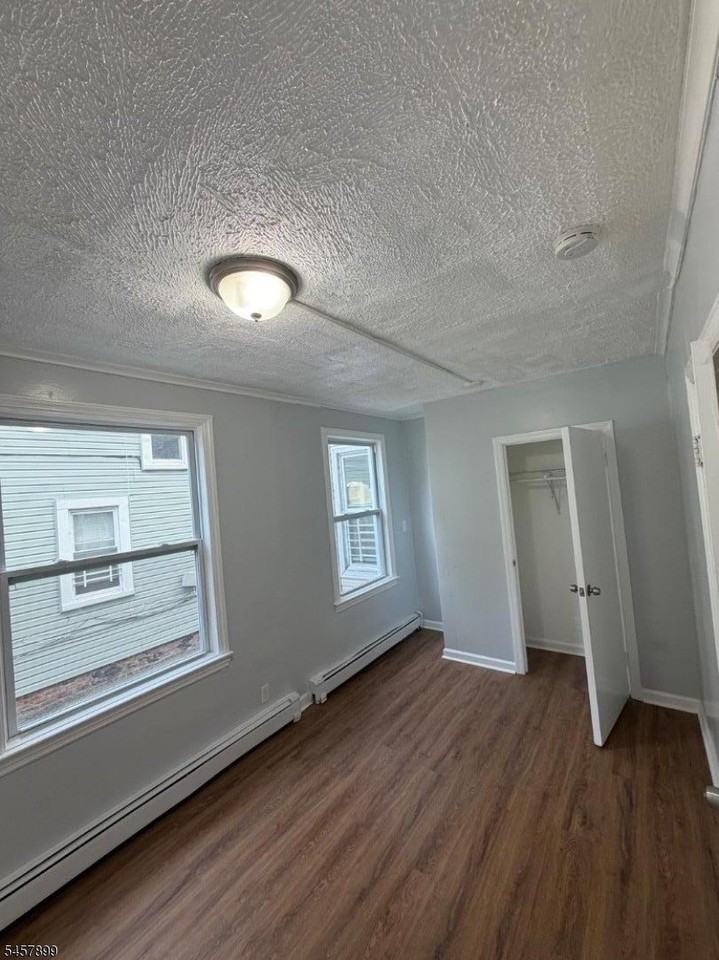 91 Lyons Ave - Photo 7 of 12