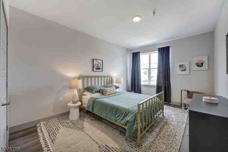 548 Franklin Ave #310 - Photo 4 of 10