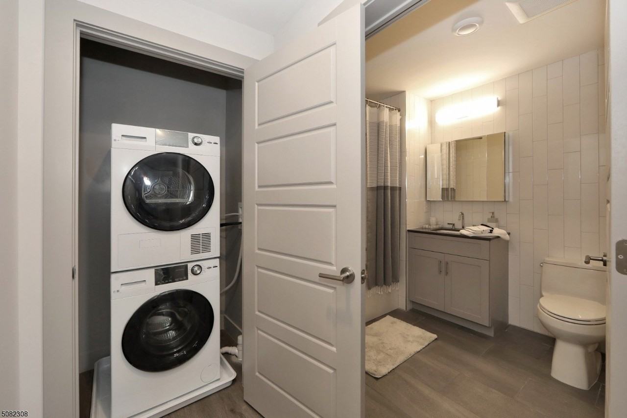 548 Franklin Ave #308 - Photo 6 of 10