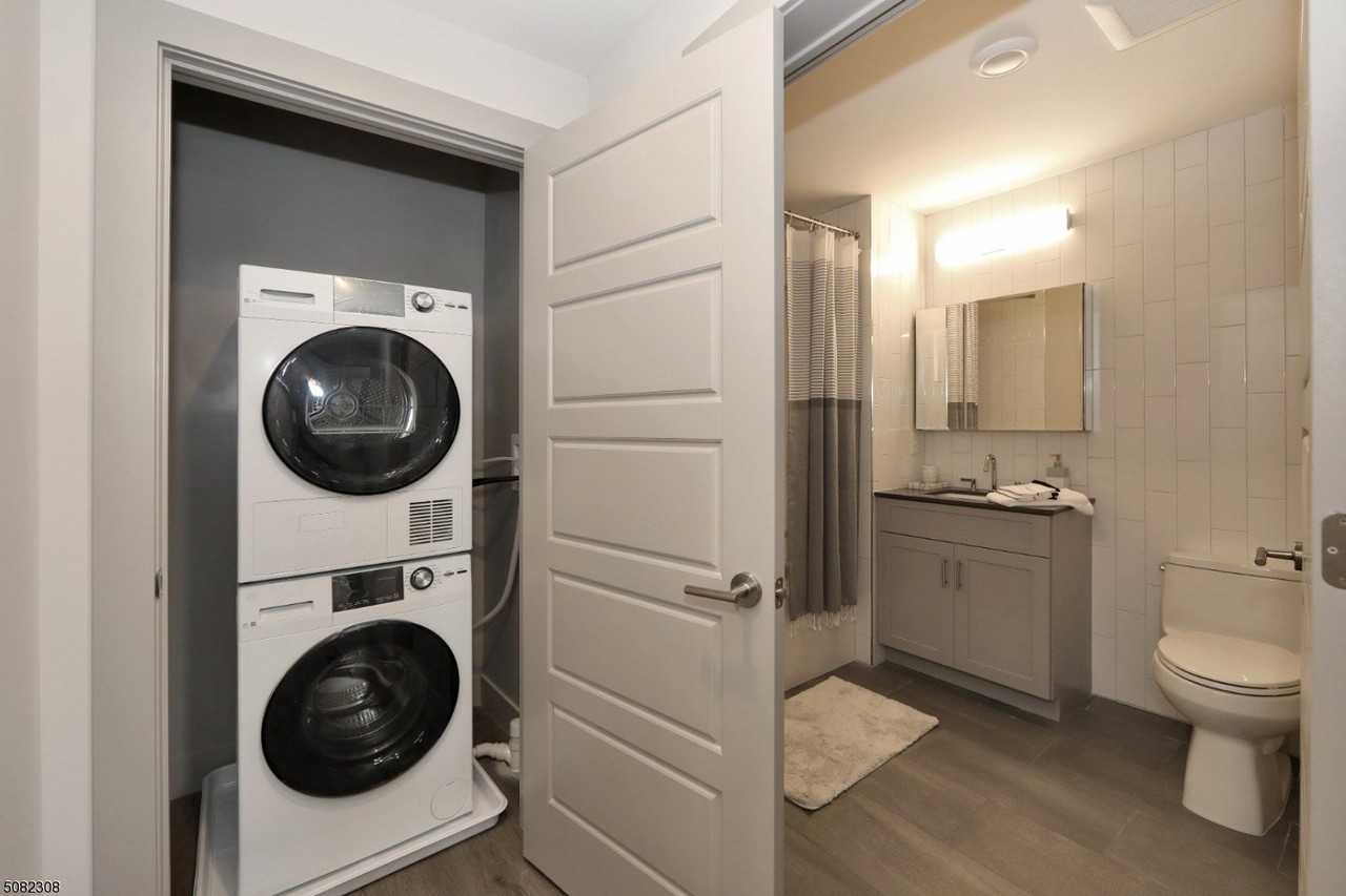548 Franklin Ave #207 - Photo 6 of 10