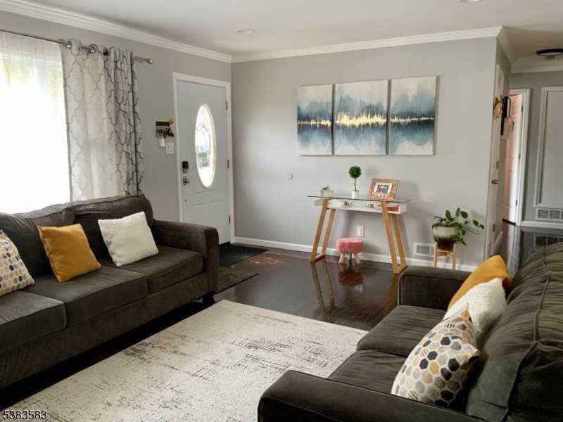 26 Winthrop Rd - Photo 4 of 24