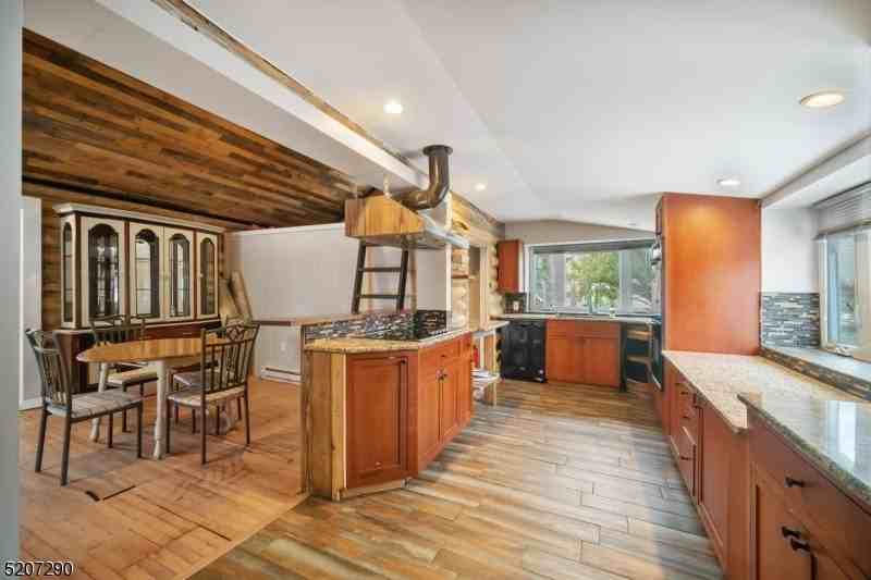 15 Allegheny Ave - Photo 3 of 27