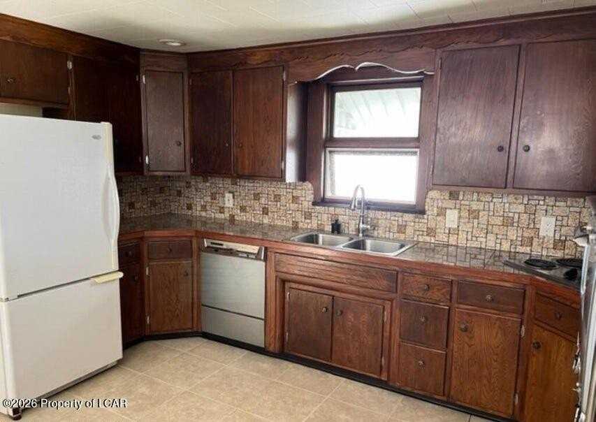 64 Skidmore St - Photo 3 of 20