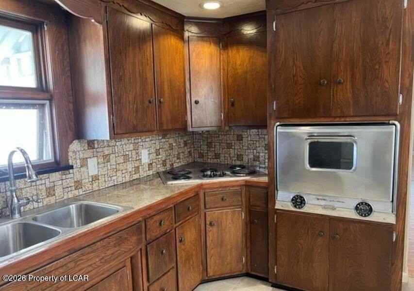 64 Skidmore St - Photo 4 of 20