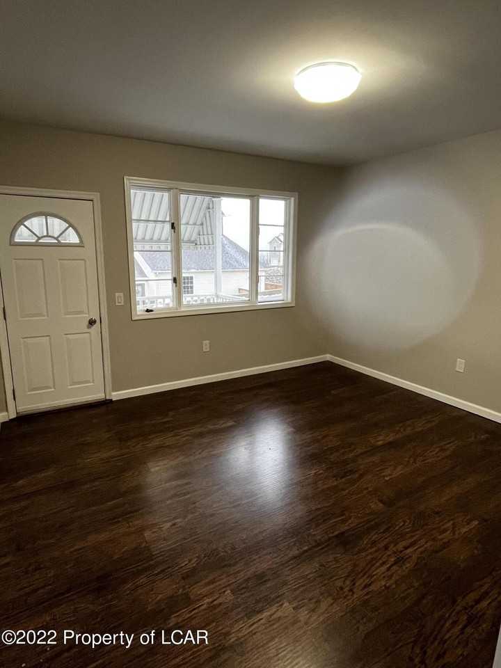 95 Powell St - Photo 3 of 11