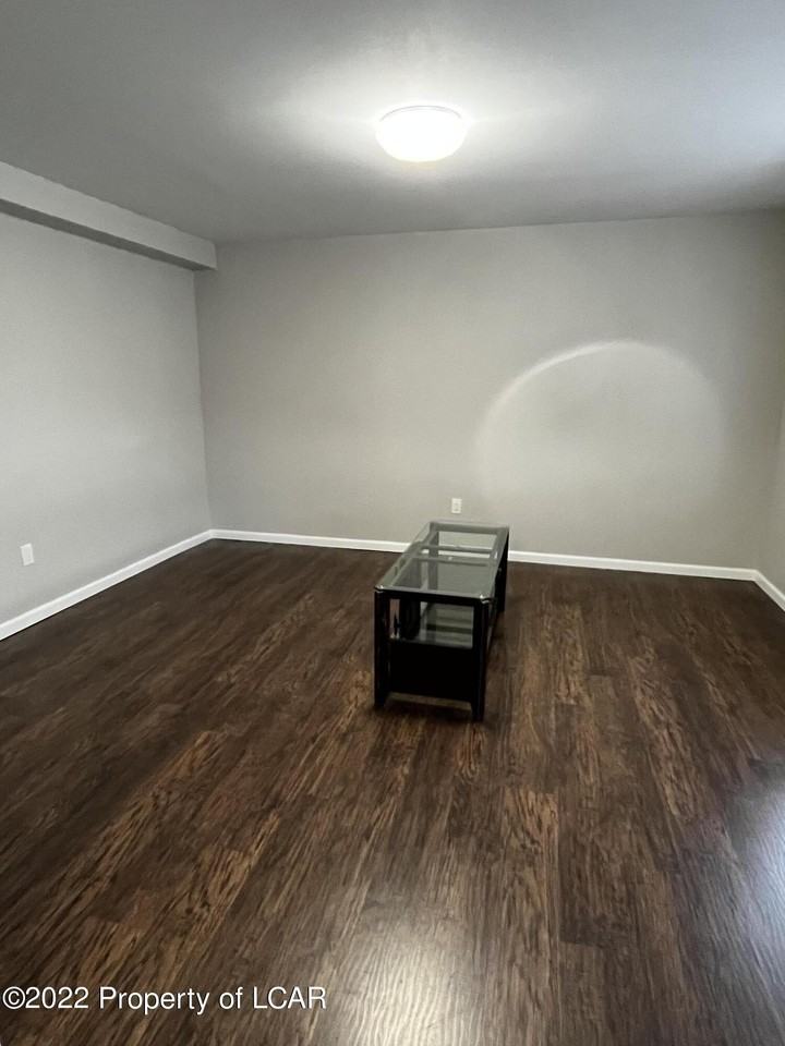 95 Powell St - Photo 4 of 11