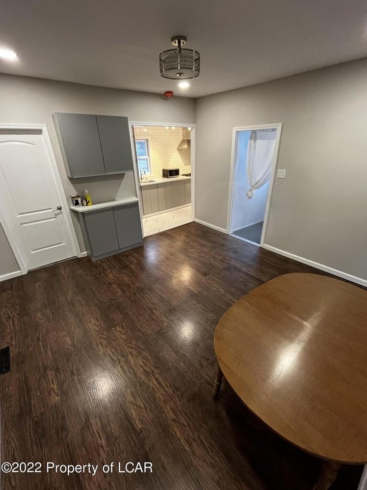 95 Powell St - Photo 5 of 11
